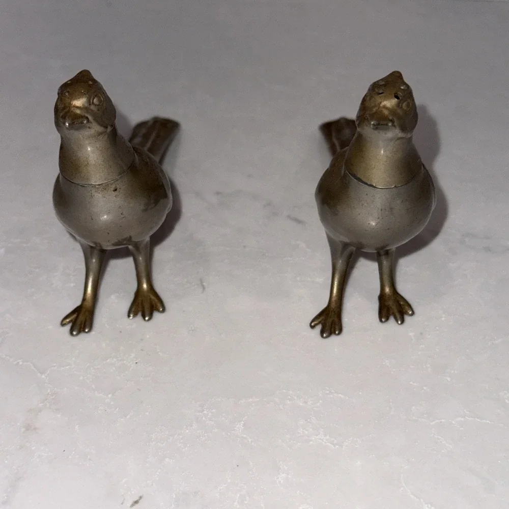 VINTAGE S&P SALT AND PEPPER SHAKER SET SILVER TONE METAL PAIR PHEASANT BIRDS
